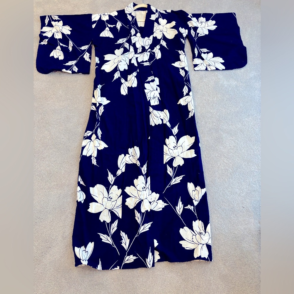 Authentic Japanese cotton kimono. Bought in Japan.Worn twice. Excellent like new